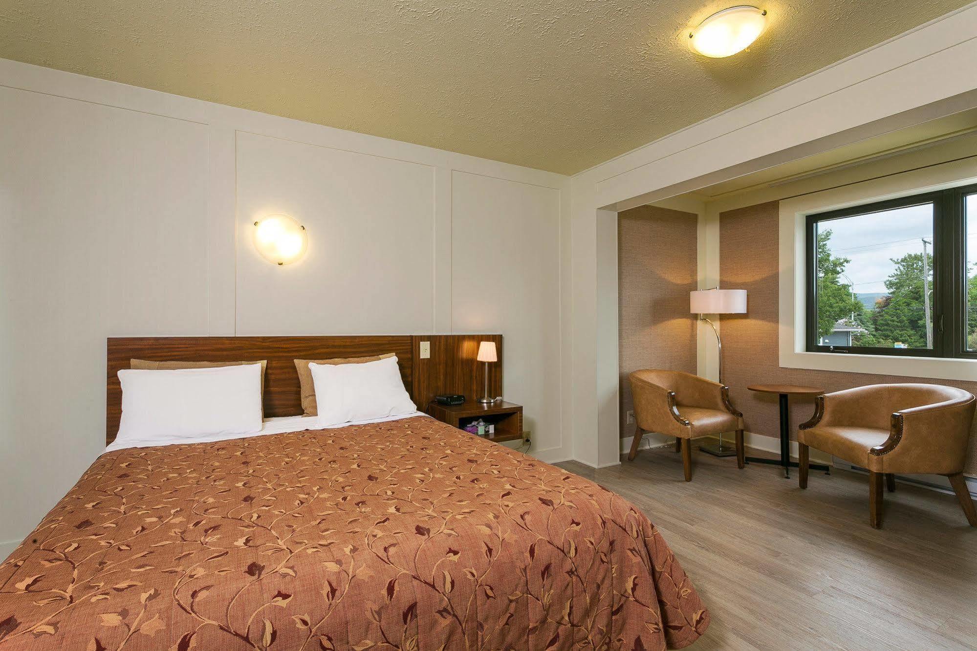 Clarion Pointe La Malbaie Hotel Exterior photo